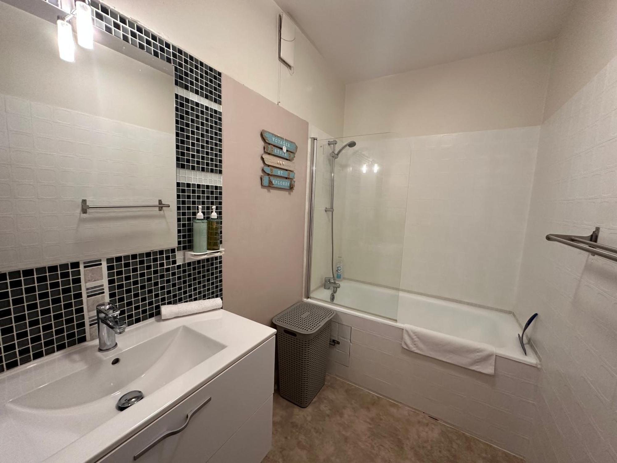 Orleans Centre Proche Gare - Appartement Fonctionnel Residence Calme Parking Prive Gratuit - Le Central Elegance エクステリア 写真